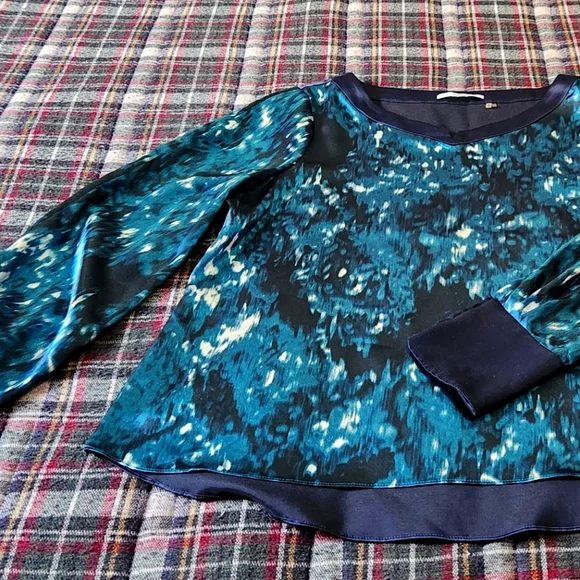 Too small - Picture 1 of 3